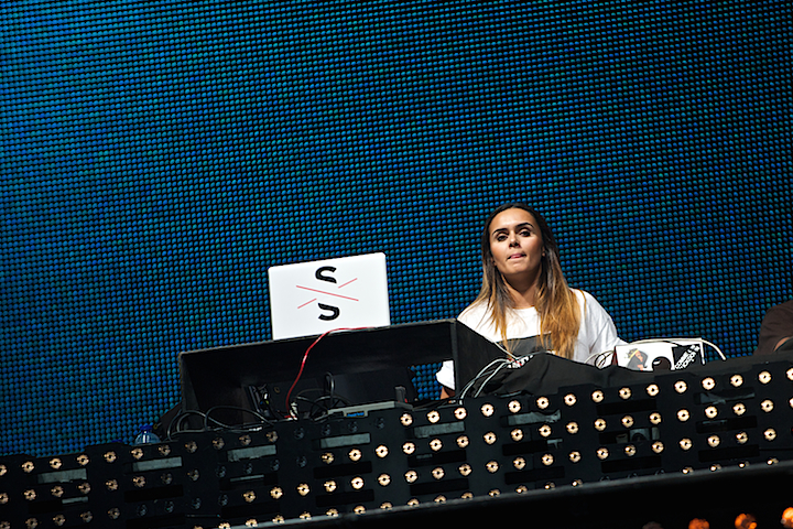 DJ Lady S @ Urbanice, picture 24, photographed by James Van Roosbroeck - FrontView Magazine