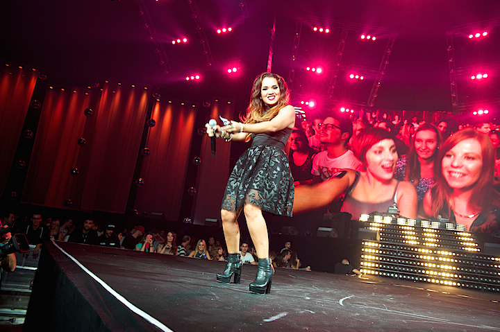 Lumidee @ Urbanice, picture 21, photographed by James Van Roosbroeck - FrontView Magazine