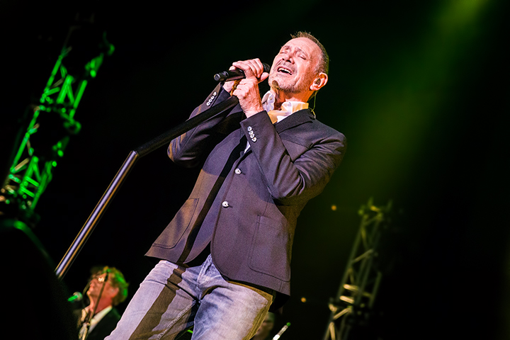 Rob de Nijs @ Lotto Arena, foto 1, foto's door Elke Briers - FrontView Magazine