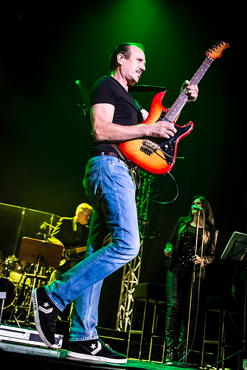 Rob de Nijs @ Lotto Arena, foto 2, foto's door Elke Briers - FrontView Magazine