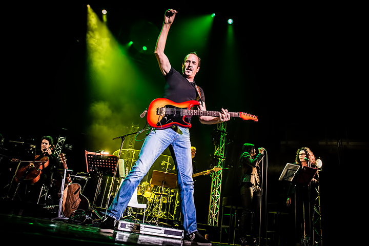 Rob de Nijs @ Lotto Arena, foto 3, foto's door Elke Briers - FrontView Magazine