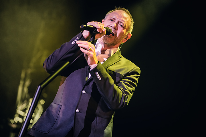 Rob de Nijs @ Lotto Arena, foto 5, foto's door Elke Briers - FrontView Magazine