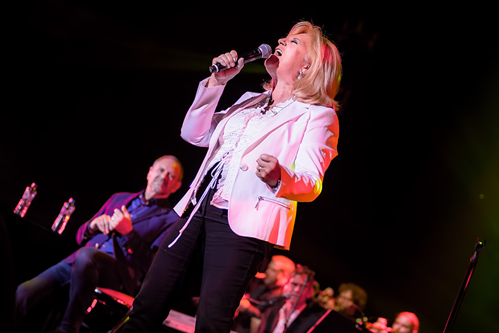 Rob de Nijs @ Lotto Arena, foto 19, foto's door Elke Briers - FrontView Magazine