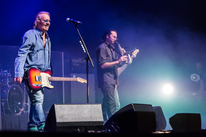 Umberto Tozzi @ Kursaal Oostende, picture 9, photographed by Guy Danneels - FrontView Magazine