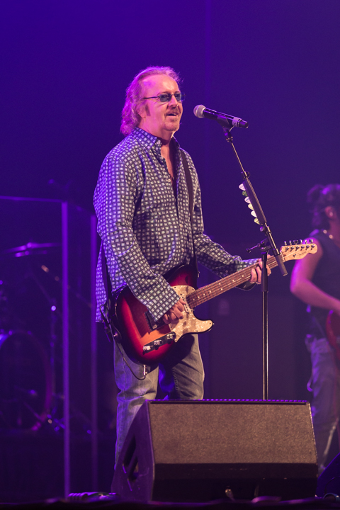 Umberto Tozzi @ Kursaal Oostende, picture 19, photographed by Guy Danneels - FrontView Magazine