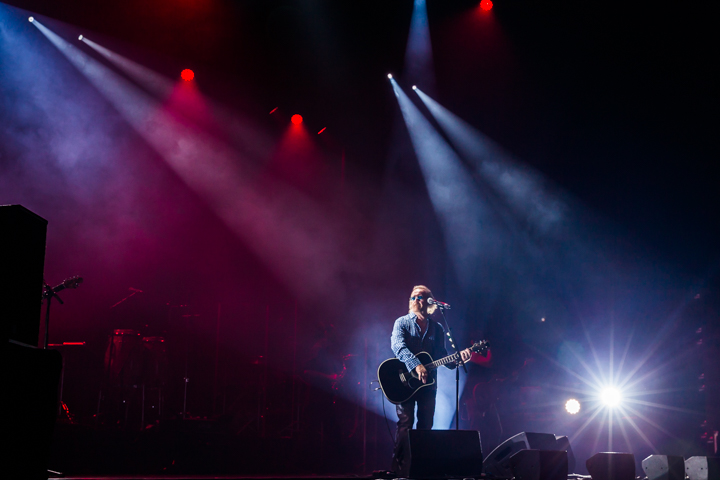 Umberto Tozzi @ Kursaal Oostende, picture 20, photographed by Guy Danneels - FrontView Magazine