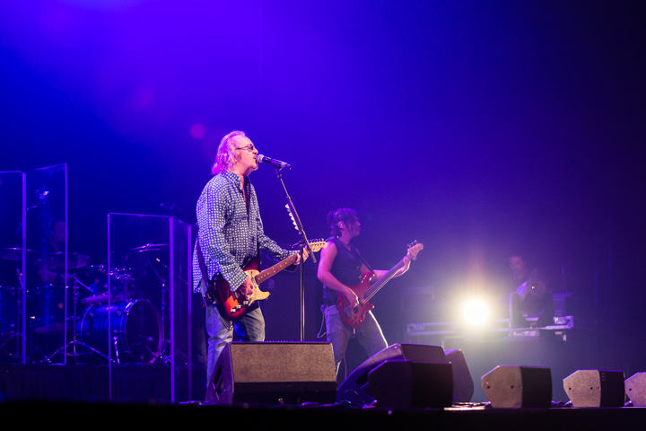 Umberto Tozzi @ Kursaal Oostende, picture 26, photographed by Guy Danneels - FrontView Magazine