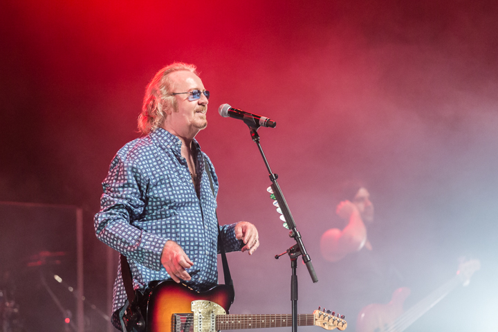 Umberto Tozzi @ Kursaal Oostende, picture 34, photographed by Guy Danneels - FrontView Magazine