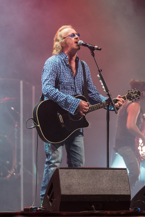 Umberto Tozzi @ Kursaal Oostende, picture 43, photographed by Guy Danneels - FrontView Magazine