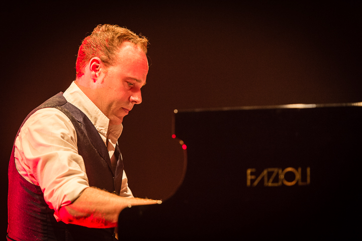 Jef Neve - Solo @ Ancienne Belgique, foto 3, foto's door Jan van Hecke - FrontView Magazine