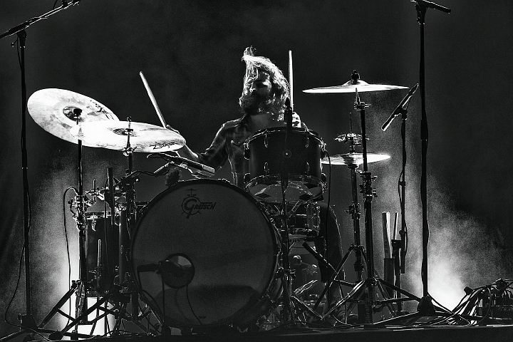 Band Of Skulls @ Trix, picture 12, photographed by Edwin Houdevelt - FrontView Magazine