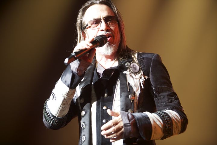 Florent Pagny @ Vorst Nationaal, picture 2, photographed by Pascal Liagre - FrontView Magazine