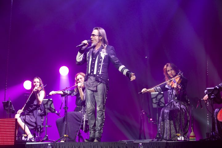 Florent Pagny @ Vorst Nationaal, picture 21, photographed by Pascal Liagre - FrontView Magazine