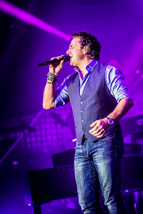 Marco Borsato - Duizend Spiegels Tour @ Ethias Theater, foto 2, foto's door Elke Briers - FrontView Magazine
