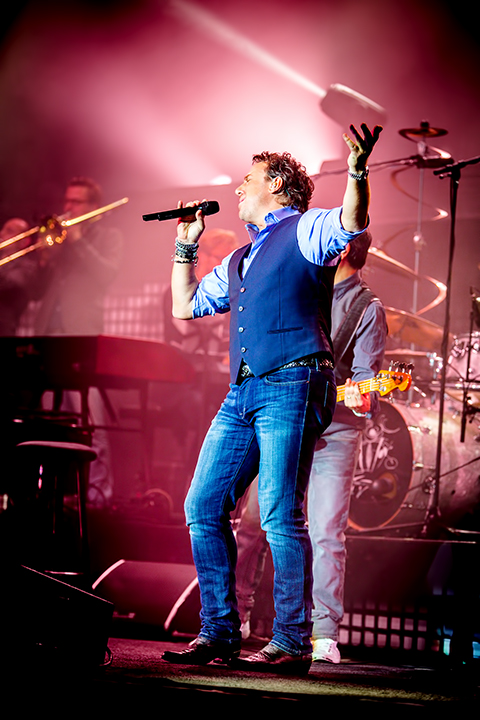 Marco Borsato - Duizend Spiegels Tour @ Ethias Theater, foto 11, foto's door Elke Briers - FrontView Magazine