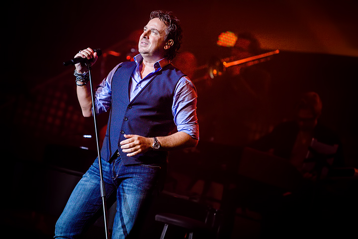 Marco Borsato - Duizend Spiegels Tour @ Ethias Theater, foto 20, foto's door Elke Briers - FrontView Magazine