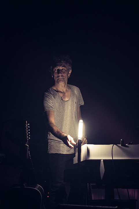 Yann Tiersen @ AB, picture 1, photographed by Jef Peeters - FrontView Magazine