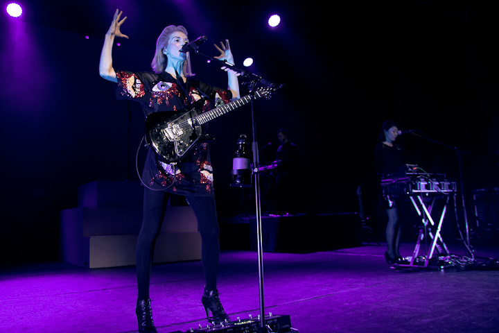 St Vincent @ TRIX, picture 5, photographed by Walter Grimm - FrontView Magazine