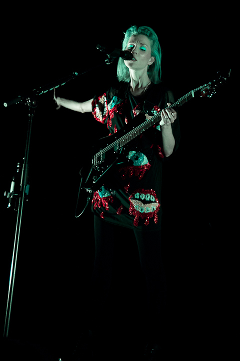 St Vincent @ TRIX, picture 6, photographed by Walter Grimm - FrontView Magazine