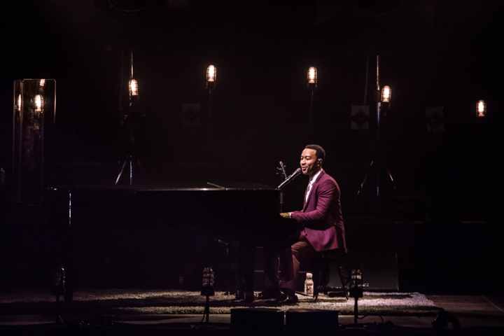 John Legend @ Vorst Nationaal, picture 4, photographed by Dorien Goetschalckx - FrontView Magazine