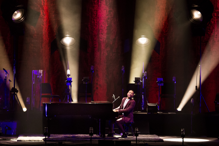 John Legend @ Vorst Nationaal, picture 14, photographed by Dorien Goetschalckx - FrontView Magazine