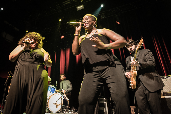 Sharon Jones & The Dap-Kings @ Het Depot, picture 4, photographed by Jan van Hecke - FrontView Magazine