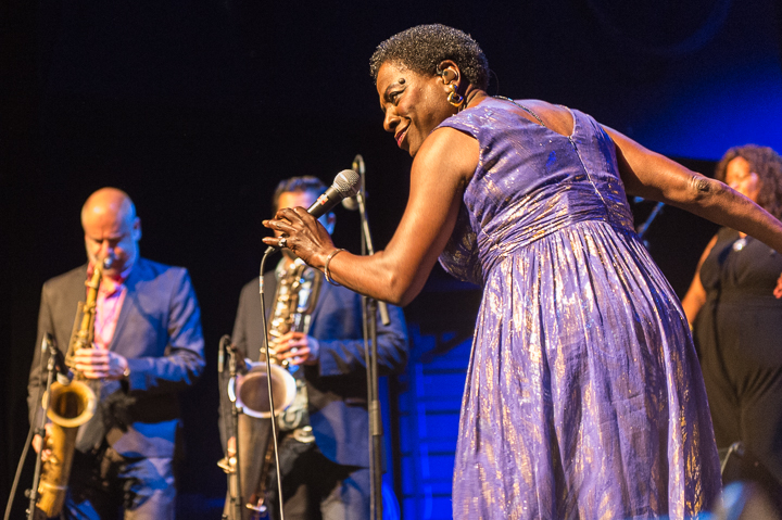 Sharon Jones & The Dap-Kings @ Het Depot, picture 6, photographed by Jan van Hecke - FrontView Magazine