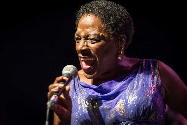 Sharon Jones & The Dap-Kings @ Het Depot, picture 8, photographed by Jan van Hecke - FrontView Magazine
