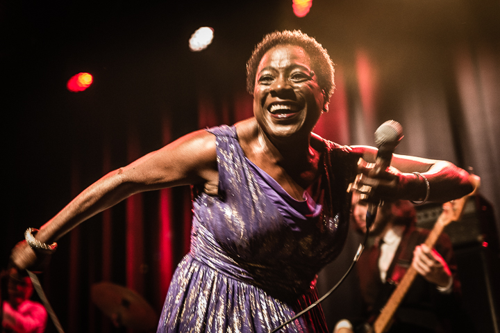 Sharon Jones & The Dap-Kings @ Het Depot, picture 10, photographed by Jan van Hecke - FrontView Magazine