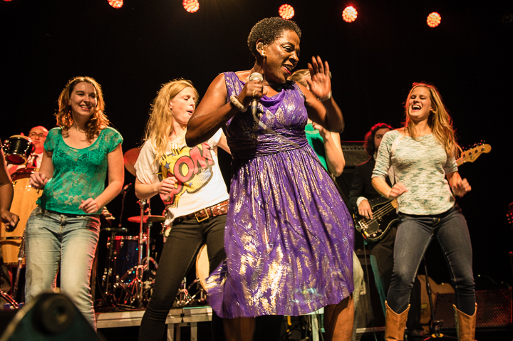 Sharon Jones & The Dap-Kings @ Het Depot, picture 14, photographed by Jan van Hecke - FrontView Magazine