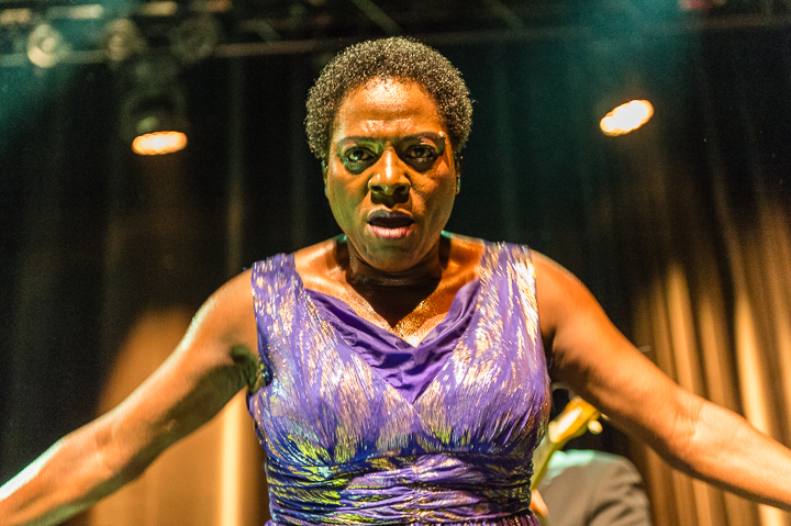 Sharon Jones & The Dap-Kings @ Het Depot, picture 18, photographed by Jan van Hecke - FrontView Magazine