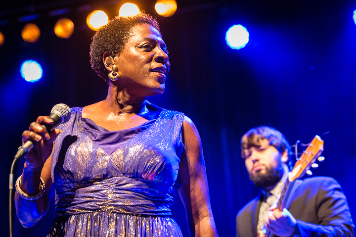 Sharon Jones & The Dap-Kings @ Het Depot, picture 19, photographed by Jan van Hecke - FrontView Magazine
