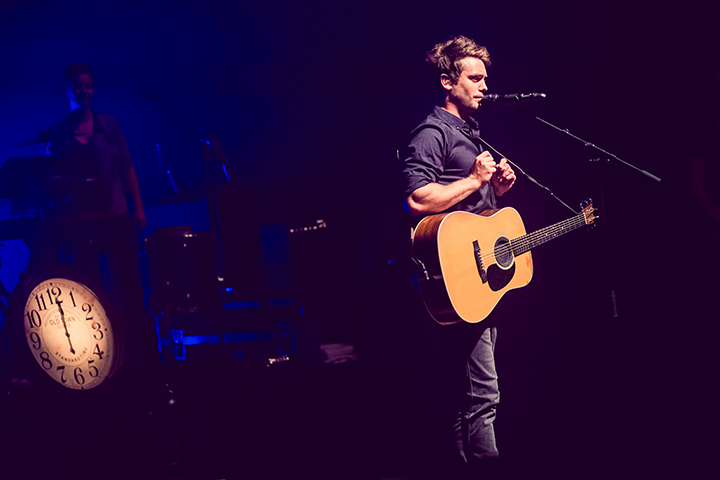 Bastian Baker @ Koninklijk Circus, picture 1, photographed by Elke Briers - FrontView Magazine