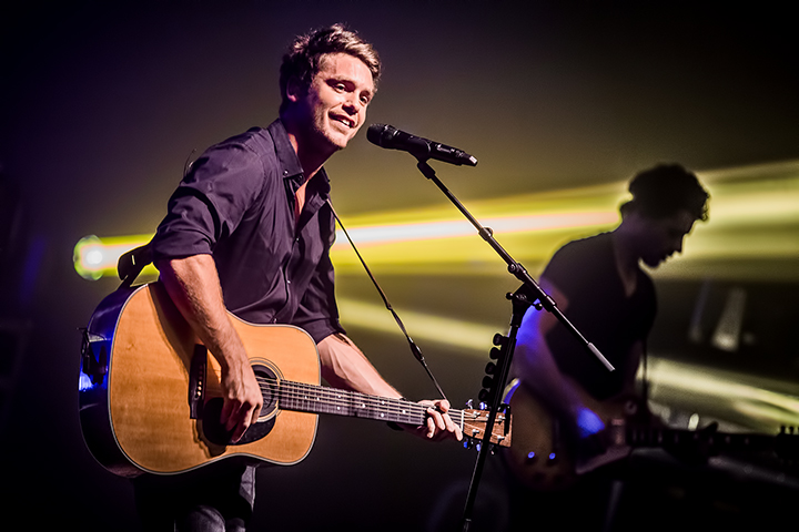 Bastian Baker @ Koninklijk Circus, picture 2, photographed by Elke Briers - FrontView Magazine