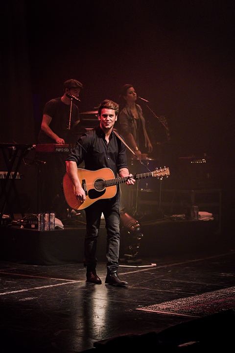 Bastian Baker @ Koninklijk Circus, picture 4, photographed by Elke Briers - FrontView Magazine