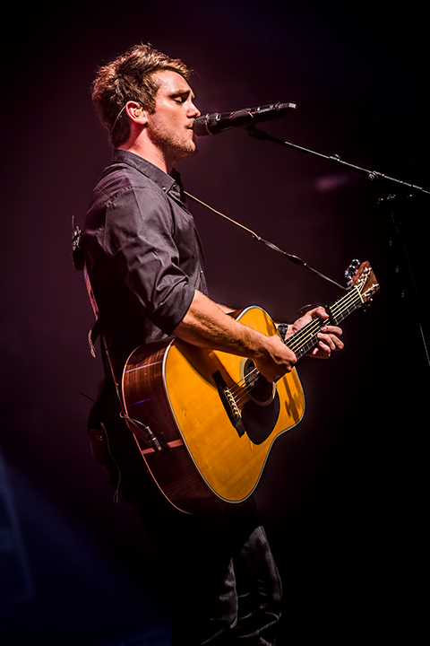 Bastian Baker @ Koninklijk Circus, picture 6, photographed by Elke Briers - FrontView Magazine