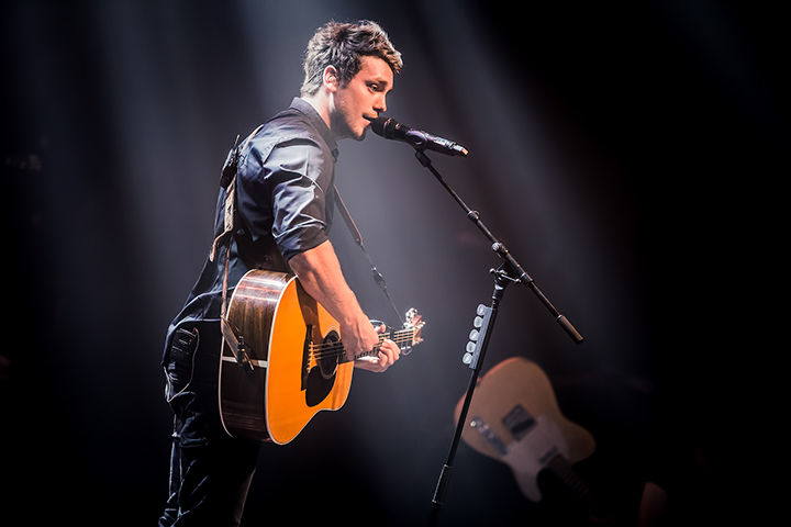 Bastian Baker @ Koninklijk Circus, picture 10, photographed by Elke Briers - FrontView Magazine