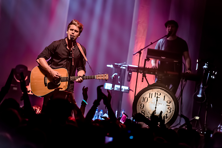 Bastian Baker @ Koninklijk Circus, picture 12, photographed by Elke Briers - FrontView Magazine