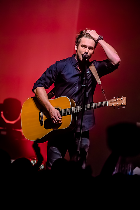 Bastian Baker @ Koninklijk Circus, picture 13, photographed by Elke Briers - FrontView Magazine