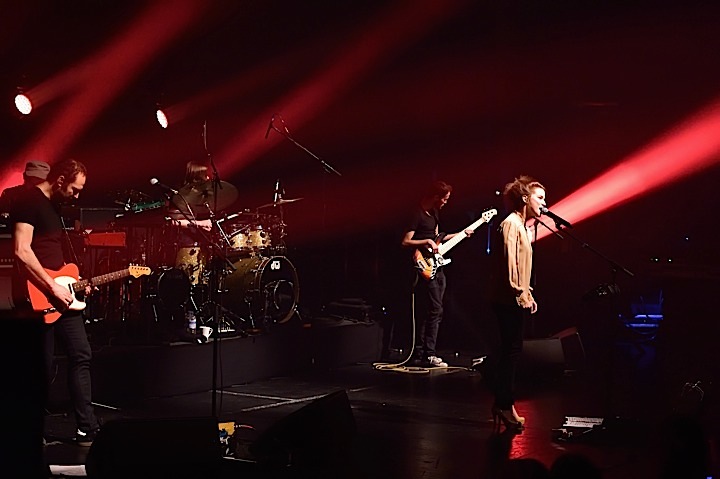 Selah Sue @ Cirque Royal, picture 5, photographed by Wim Patry - FrontView Magazine