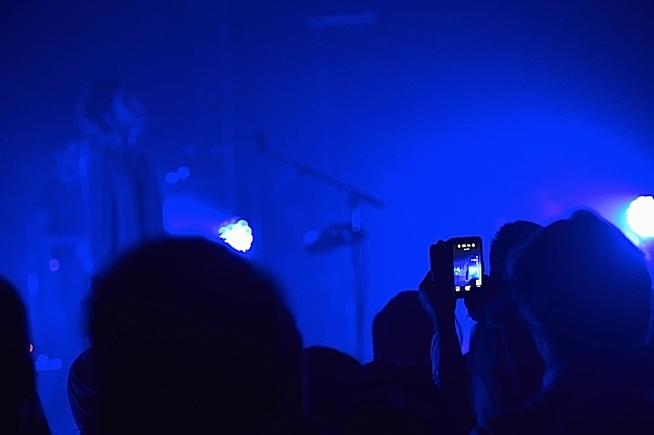 Selah Sue @ Cirque Royal, picture 8, photographed by Wim Patry - FrontView Magazine