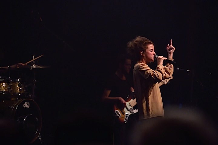 Selah Sue @ Cirque Royal, picture 9, photographed by Wim Patry - FrontView Magazine