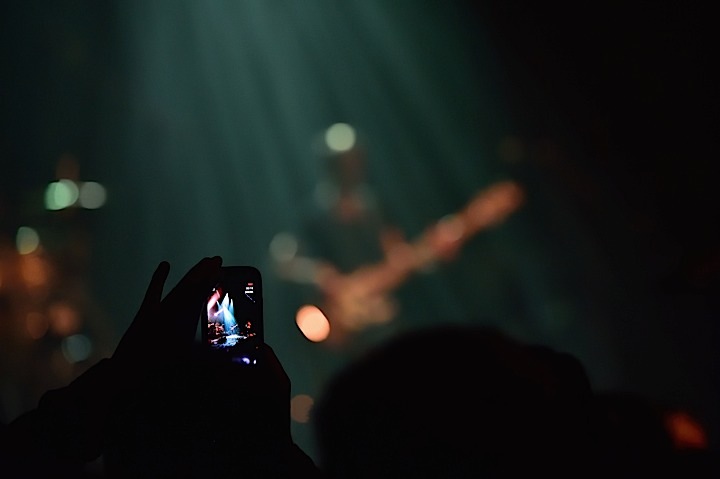 Selah Sue @ Cirque Royal, picture 11, photographed by Wim Patry - FrontView Magazine