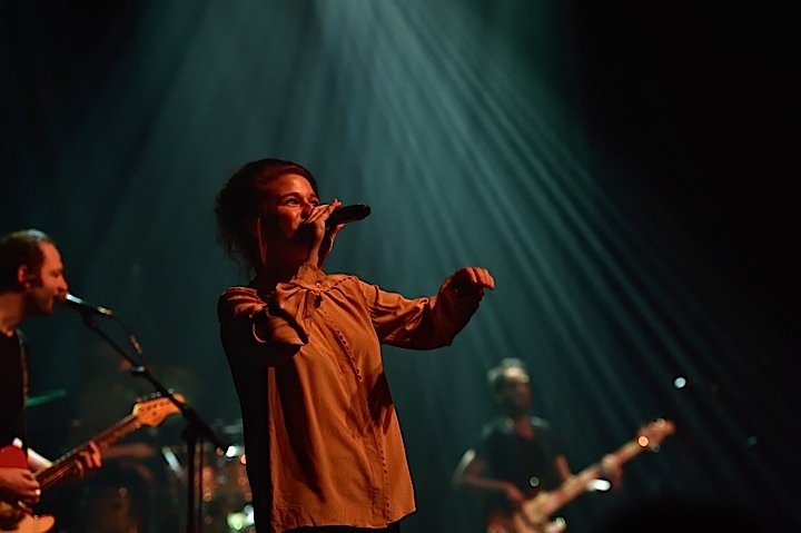 Selah Sue @ Cirque Royal, picture 14, photographed by Wim Patry - FrontView Magazine