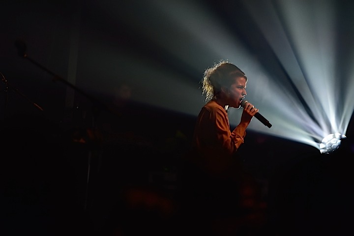 Selah Sue @ Cirque Royal, picture 15, photographed by Wim Patry - FrontView Magazine