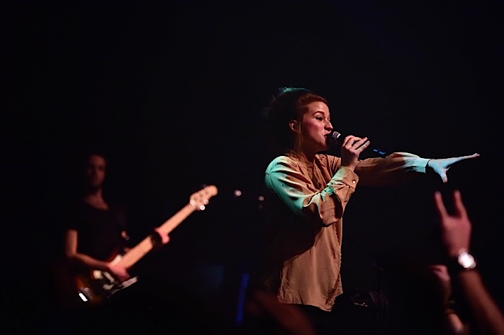Selah Sue @ Cirque Royal, picture 17, photographed by Wim Patry - FrontView Magazine