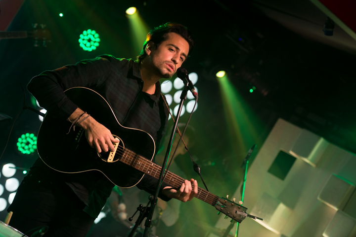Dotan @ Qube QMusic, foto 1, foto's door Johan Van Buggenhout - FrontView Magazine