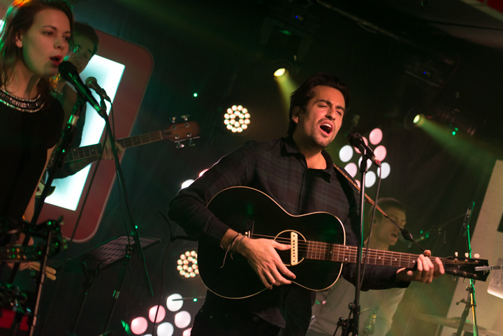 Dotan @ Qube QMusic, foto 4, foto's door Johan Van Buggenhout - FrontView Magazine