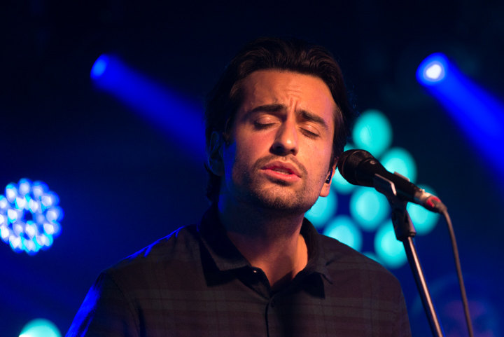 Dotan @ Qube QMusic, foto 11, foto's door Johan Van Buggenhout - FrontView Magazine