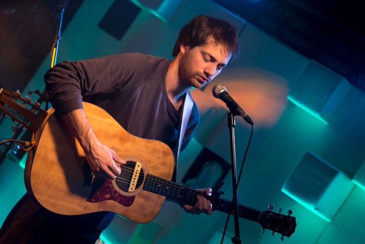 Dotan @ Qube QMusic, foto 25, foto's door Johan Van Buggenhout - FrontView Magazine